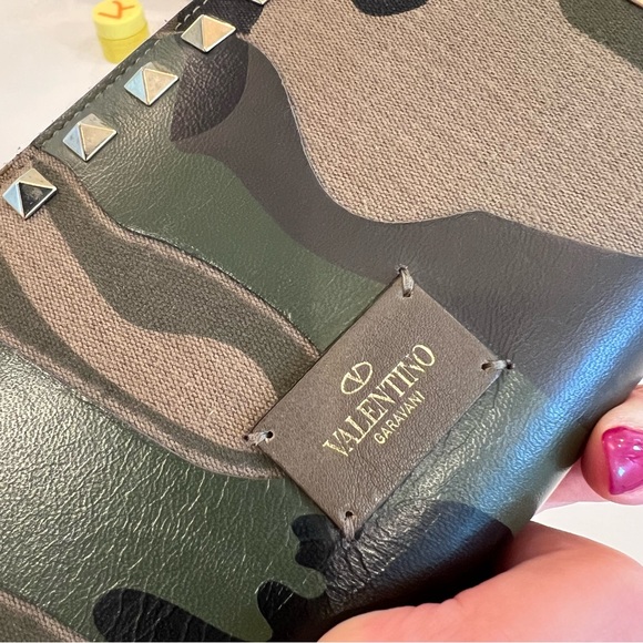 VALENTINO GARAVANI RockStud Camouflage Green Wallet - Picture 12 of 16